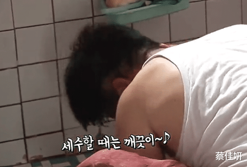 发型 故事:韩国50岁大叔拿风油精当眼药水,一天用掉一整瓶,现状如何