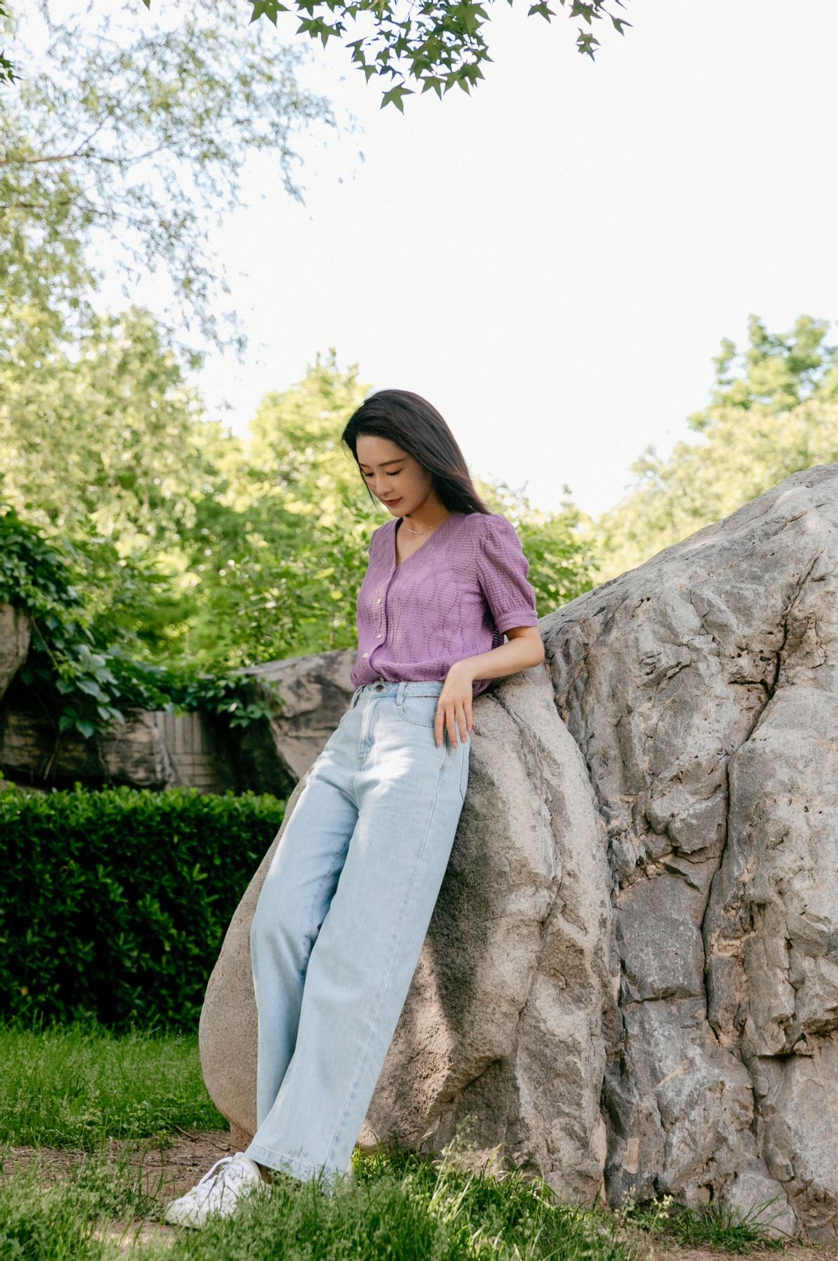 穿衣搭配|李沁对时尚真是有一套，穿的平淡却有超模感，这么穿挺增高的