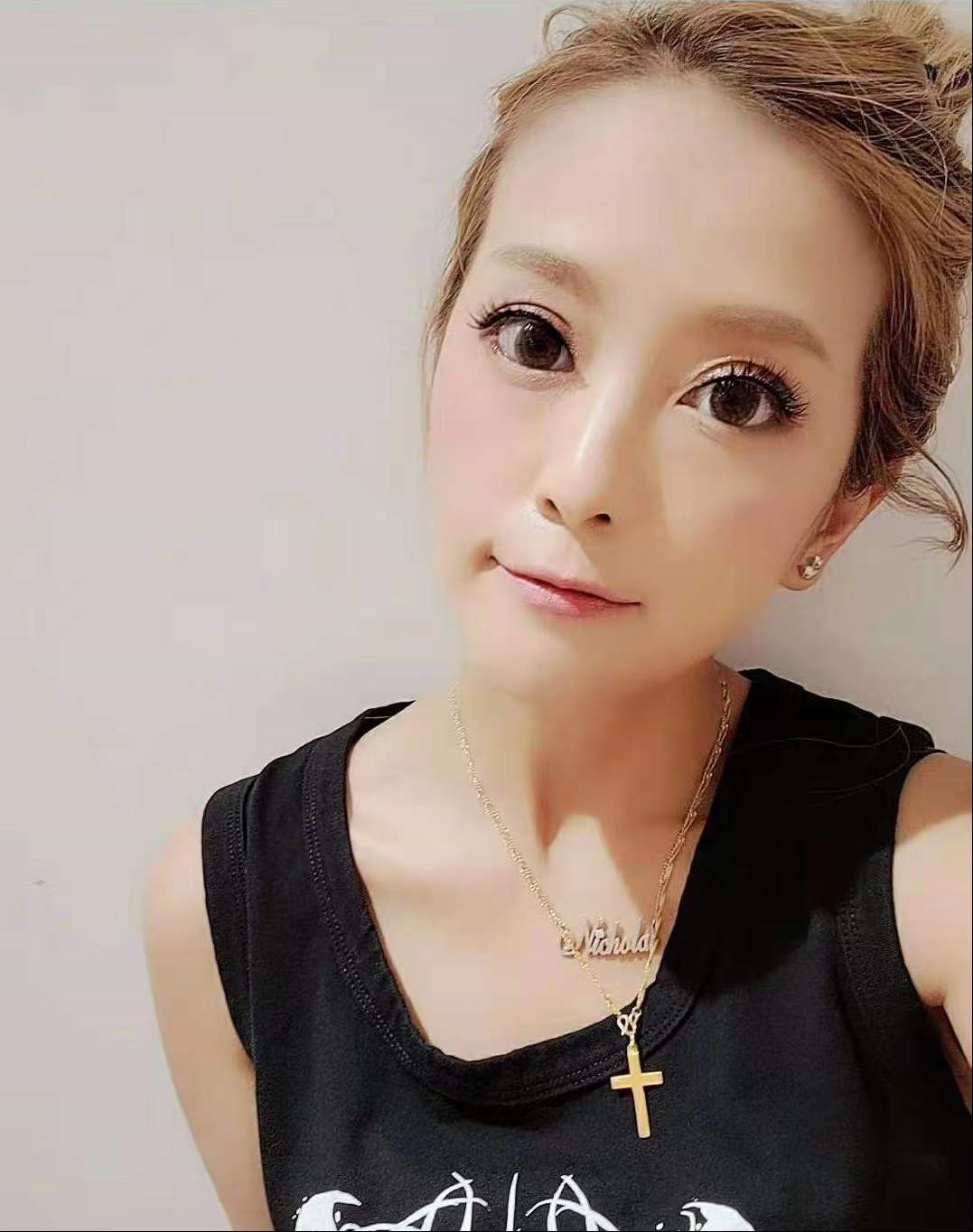 林雅诗|43岁女星遭男友出轨后移民英国！独自采买行李箱，坦言已没有留恋