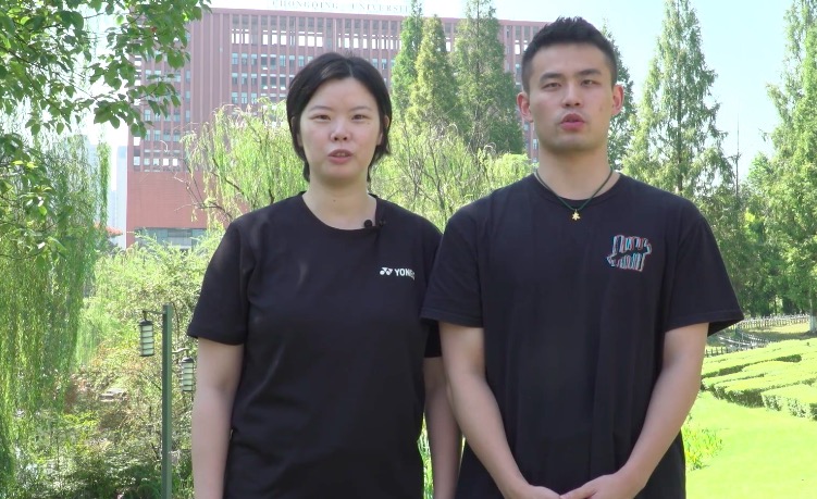 奧運(yùn)會(huì)|國羽奧運(yùn)冠軍首曬全家福！與老公一起親吻愛子，小家伙表情呆萌