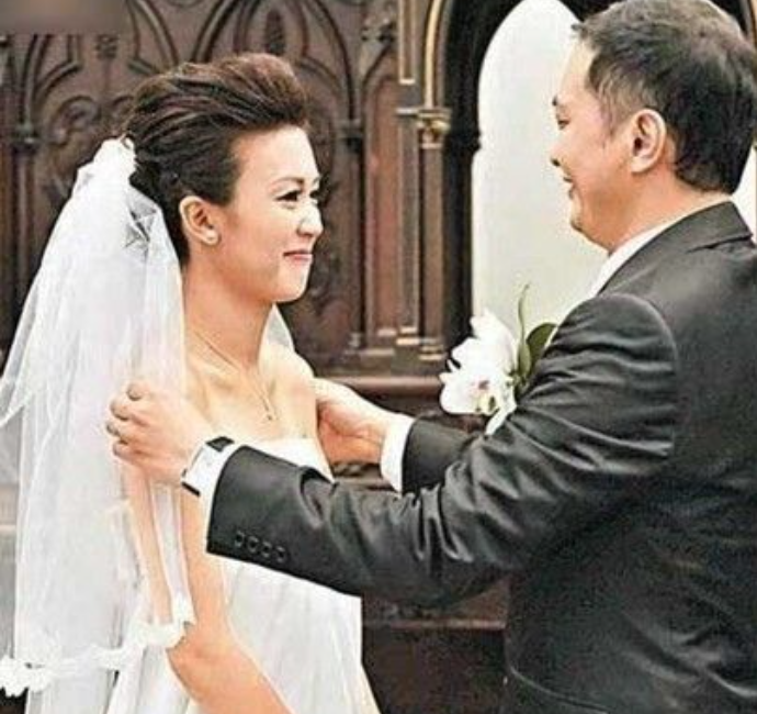 李绮红|4位甜美女星，年轻时灵气逼人，有福气的娃娃脸却没那么好的运气