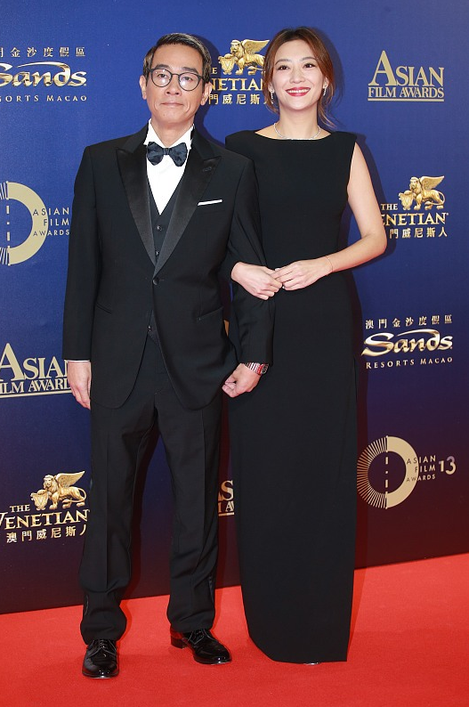 应采儿|应采儿陈小春都是老夫老妻了，可感觉还这么恩爱，同穿黑色太甜了