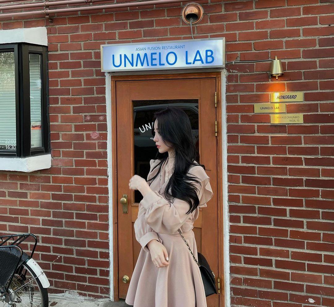 一个爱穿搭的小马甲|没有连衣裙的夏天是不完整的，选对了款式，就能穿出不一样的美