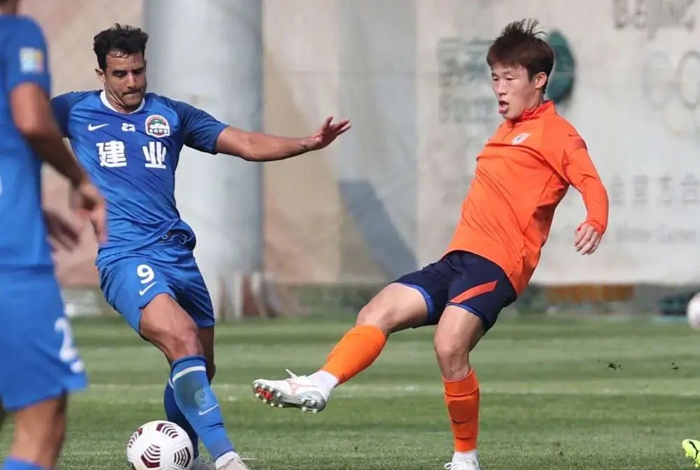 格德斯|3-2，泰山队胜中甲队，5场狂丢16球郝伟遭打击，“新格德斯”两球