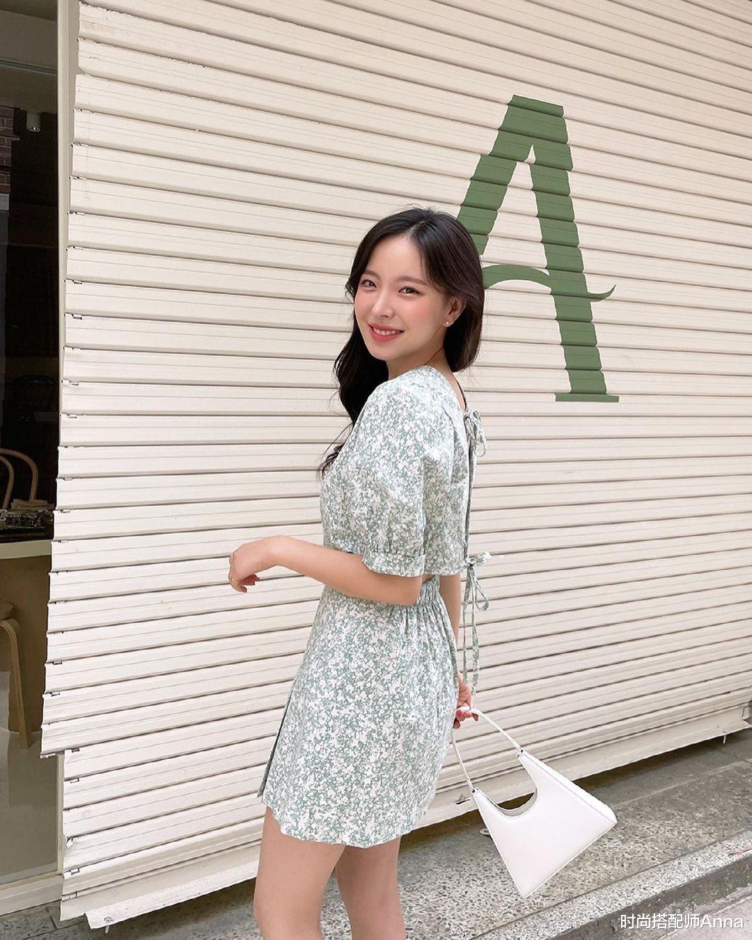 时尚搭配师Anna|穿腻了基础款连衣裙，不妨试试更时髦的新潮款式，轻松美出新高度