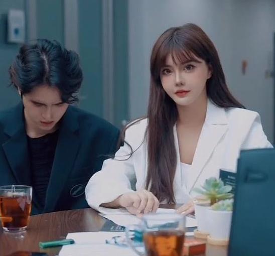 |韩安冉找了个好老公，逛迪士尼被偶遇，男方的表现令人称赞