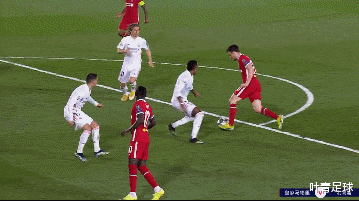 皇家馬德里|3-1！皇馬一只腳踏進(jìn)歐冠4強(qiáng)，齊達(dá)內(nèi)神了，渣叔輸?shù)脹](méi)脾氣