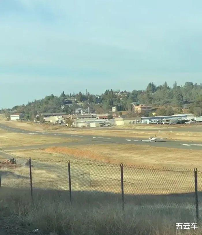 五云车 这个小区彻底火了，家家有飞机，飞机跟汽车一样普通