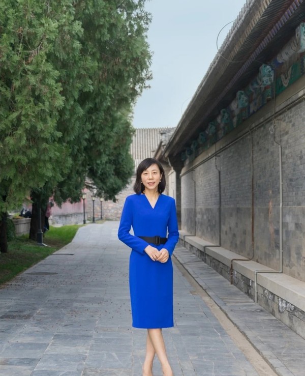 求职|优雅才是40岁女人的“时尚密码”,这组穿搭优雅高级,值得借鉴