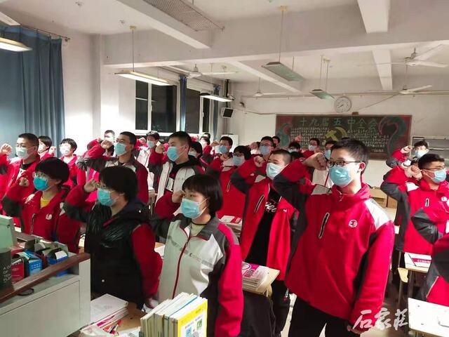 石家庄日报客户端 青春向党 奋斗强国 成人礼宣誓活动激励学子