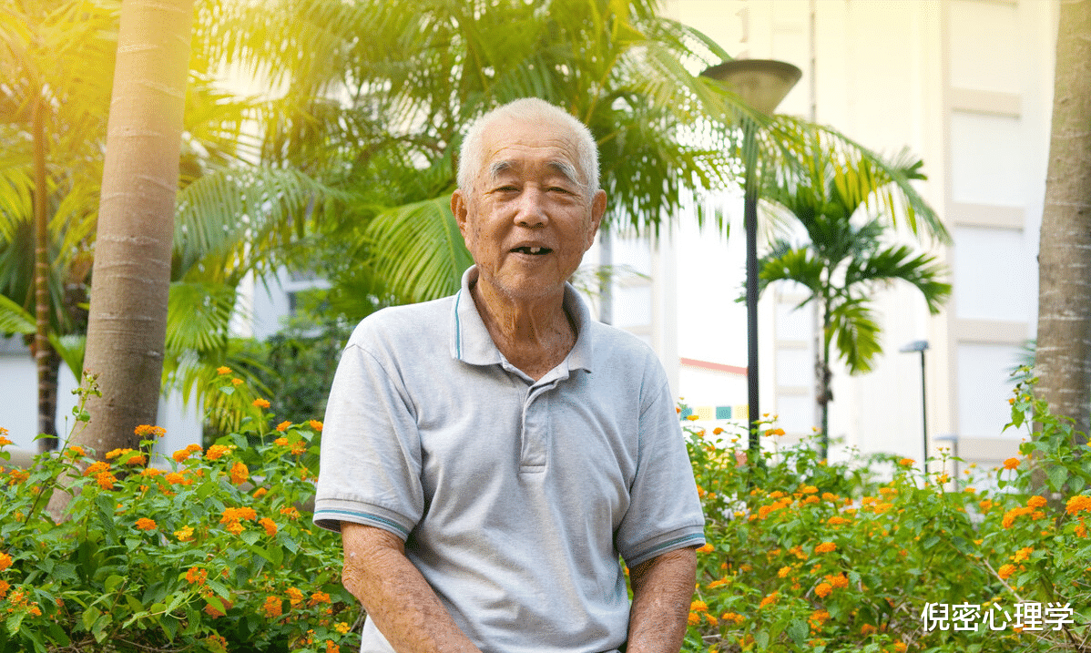 倪密心理学 75岁大爷：46岁女保姆主动把工资从5千降到3千，但我还是把她辞退