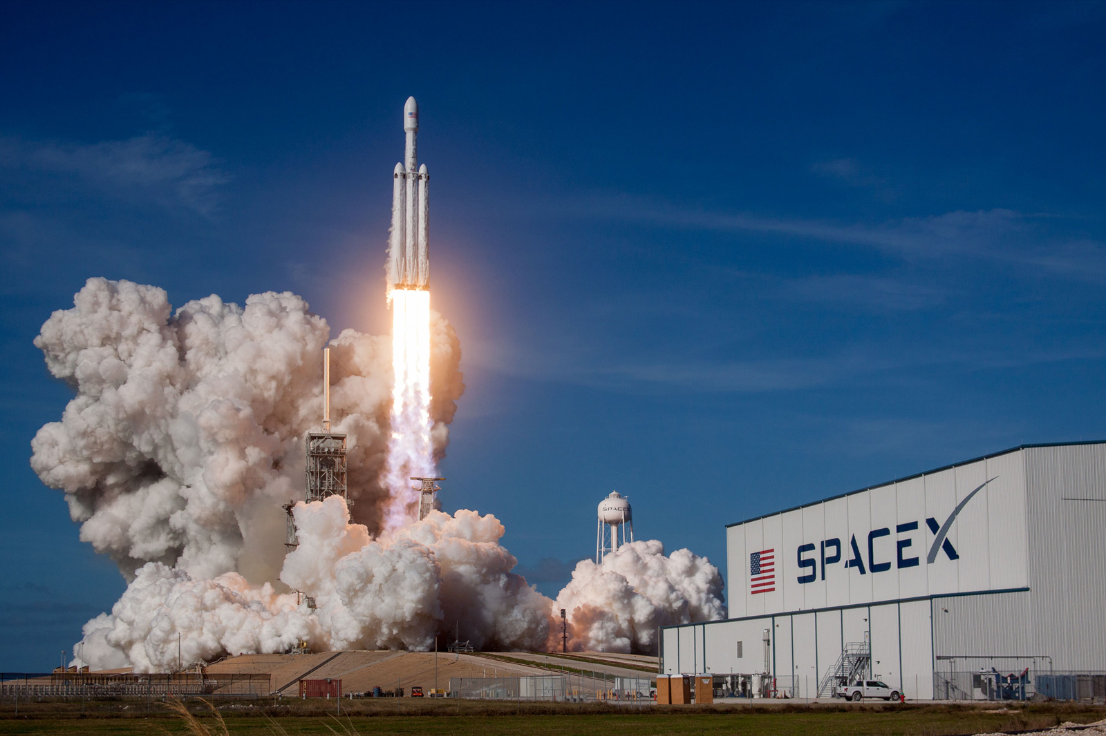 化石 马斯克又一壮举！SpaceX送4平民上太空：比国际空间站都远