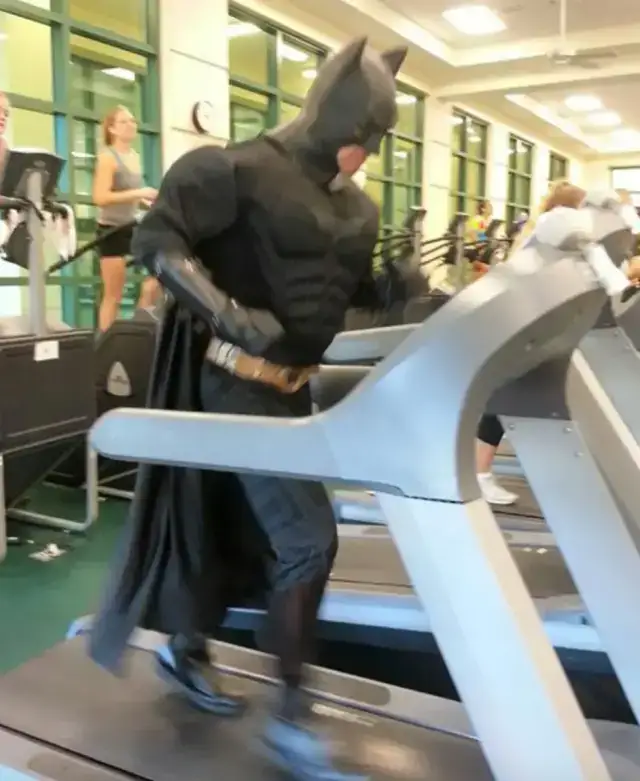 love健身|印度女医生穿纱丽健身,肌肉附体,网友却说:穿好衣服再来健身