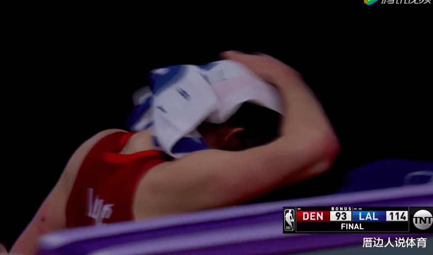 约基奇|三历史第一！詹皇提前下场女老板一脸仰慕，约基奇输球转身就走太沮丧