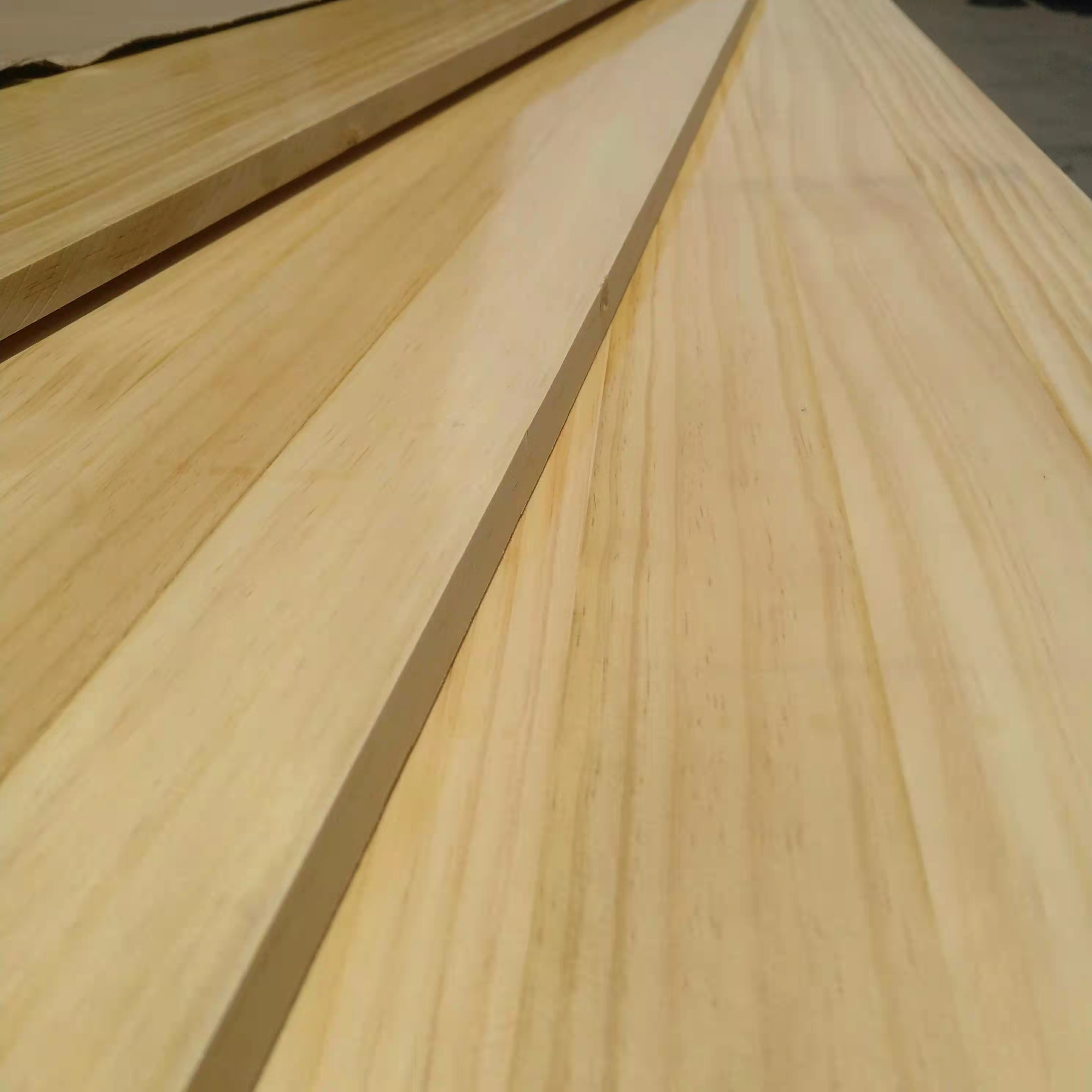 如今全屋定制十分火热,那么都有哪些板材并如何区分呢?