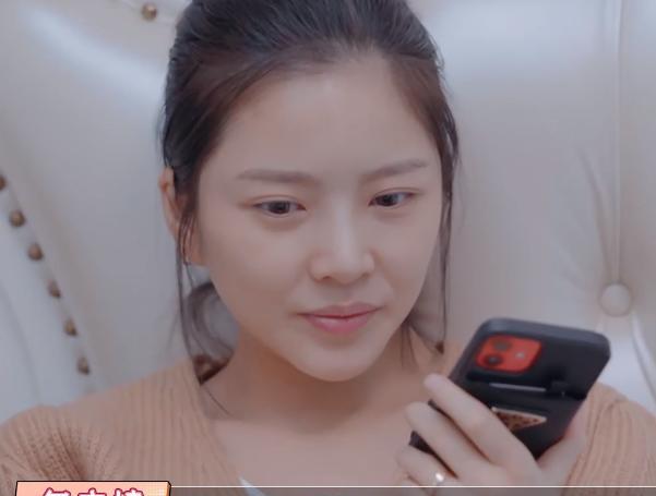 王灿|王灿被嘲不讲卫生，素颜出镜却被一处细节抢镜，生孩子的估计都懂