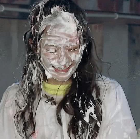 杨幂|女星当众洗脸卸妆，景甜颜值耐打，杨幂状态真实，鞠婧祎确定27岁？