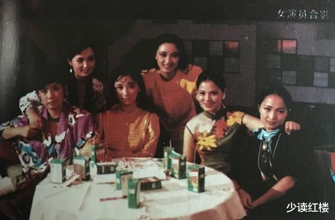 马蓉|87版红楼梦演员生活合照，当年的他们略显青涩，很多人完全认不出