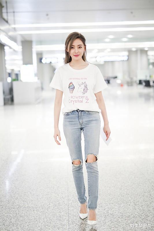 刘美华时尚|李沁和张天爱都好好看啊，穿的牛仔裤款式相似，但风格差很多