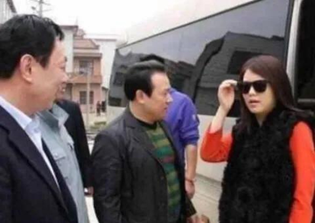 赵丽颖|李湘回老家， 王宝强回老家，赵丽颖回老家， 网友：这差距真大