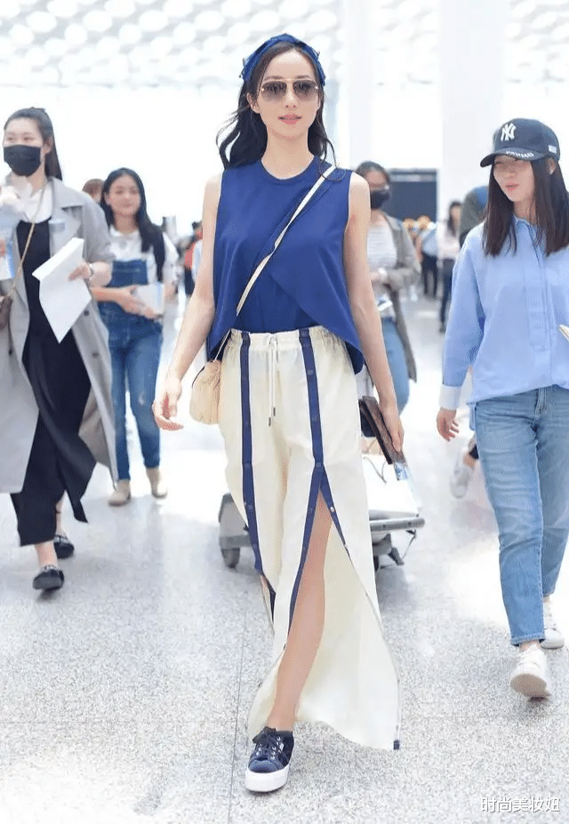 时尚美妆妞|佟丽娅单身真敢“玩”，穿学生运动服毫无违和感，说是00后都信