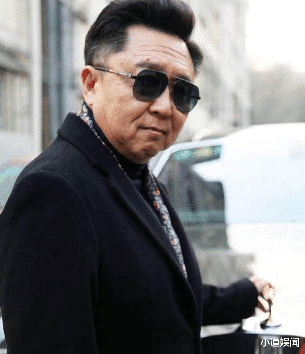 相声|83岁相声名家当面评于谦专业水平，谦哥全程笑容满面，坐姿讲究