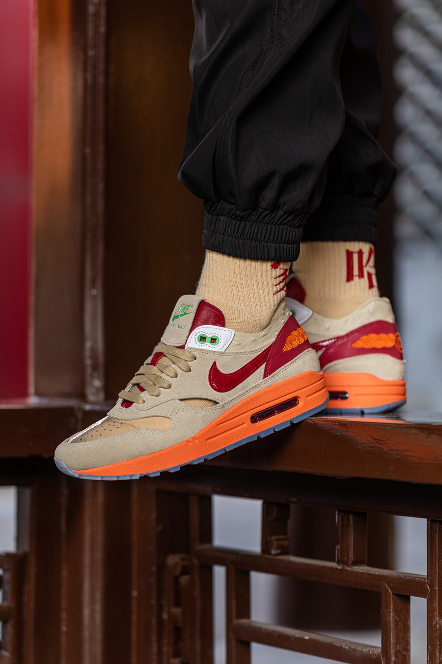 FLIGHTCLUB中文站|十几双Nike、Yeezy「集体暴跌」！sacai价格被打下来了！最惨一双降5K！