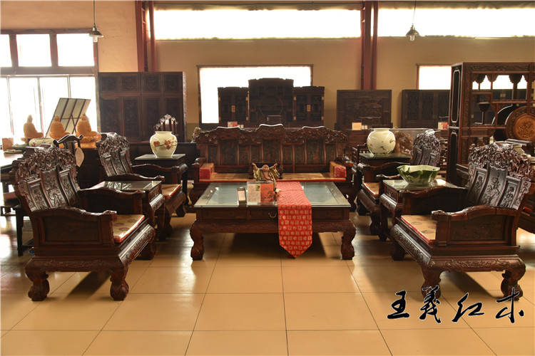 小王话红木|中国元素的红木沙发，结合了外入沙发的风格，创造了独树一帜的中国风格