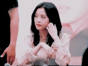 刘昊然|“人间四月”金智秀：曾首部女主戏却遭抵制，颜值一度超越实力