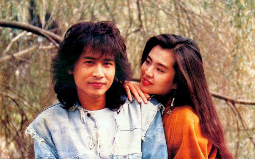 育妈计|54岁王祖贤晒近照,素颜出镜皮肤紧致白皙,却被质疑“非本人”