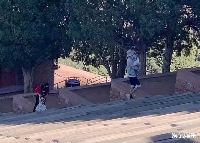 郑爽|郑爽被曝已跟孩子住一起，一双儿女瘦弱头发稀少，好友为luna担忧