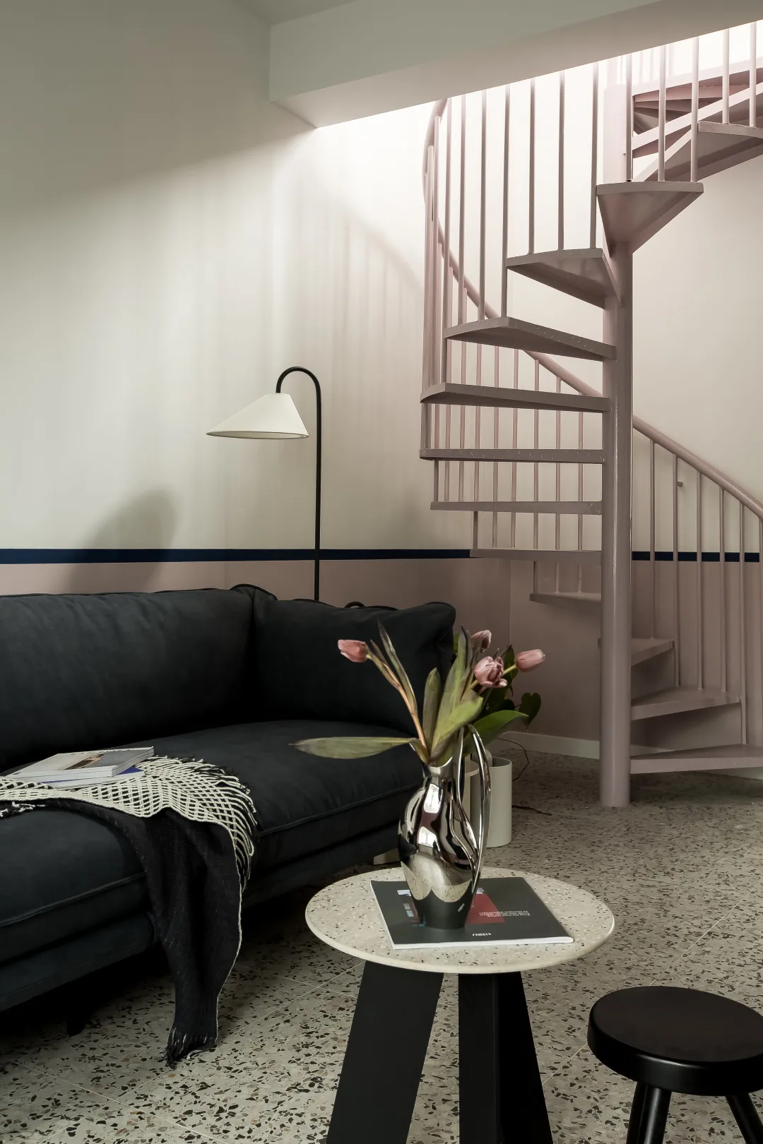 170㎡顶跃复式宅，「勃艮第红+蓝粉」分色，她家不动格局也能优雅又时髦！