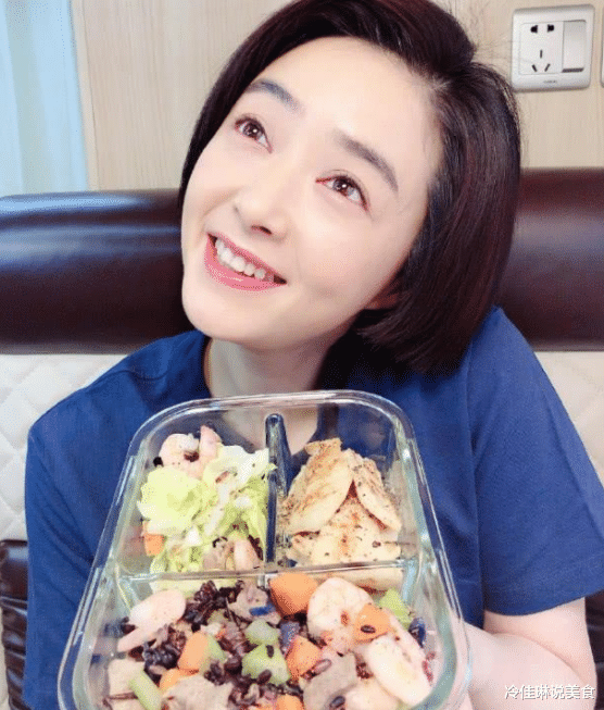 |从140瘦到90斤，蒋欣是怎么做到的，看了她的1日3餐：还是胖着吧