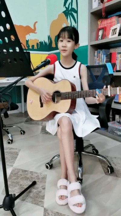 爸爸去哪儿|「爸爸去哪儿」12位女娃，8年对比照集体曝光：女大十八变，为何越变越不同