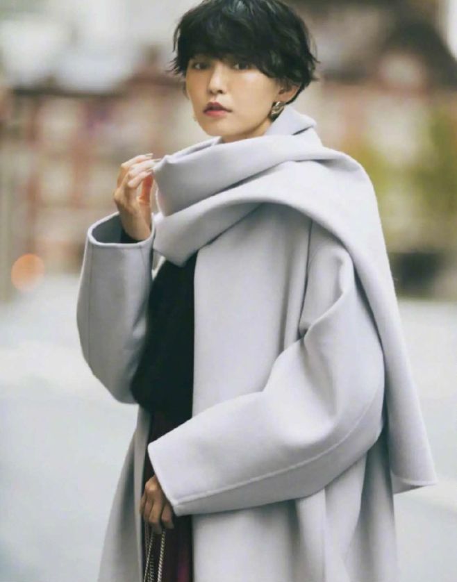 闲鱼有话说 40岁以后高级比时髦更重要，这15套秋冬大衣穿搭，照穿就很显气质