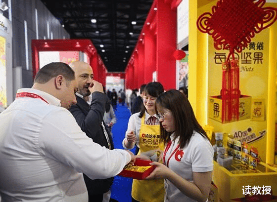 三只松鼠 ?市值甩开三只松鼠100多亿，老牌零食劲旅转型，一年进账超过50亿