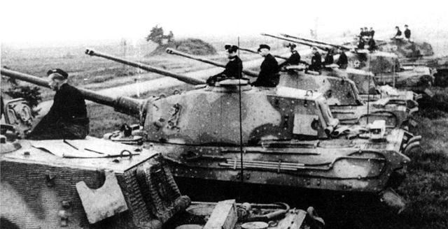 轰炸机|轰炸鲁尔水坝:近20架轰炸机猛轰,4亿吨洪水倾泻,3万人被水冲走