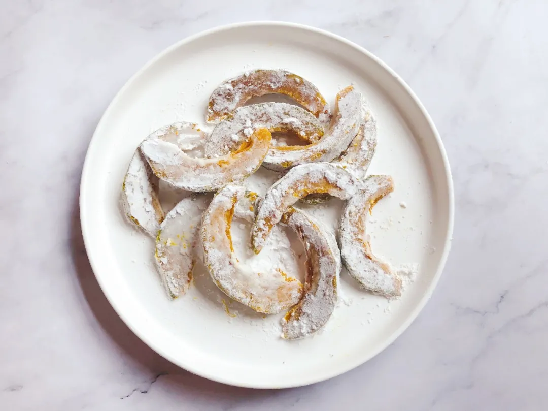 婴幼儿常识|国药育儿知识:蛋黄焗南瓜 | 香喷喷的手指食物!