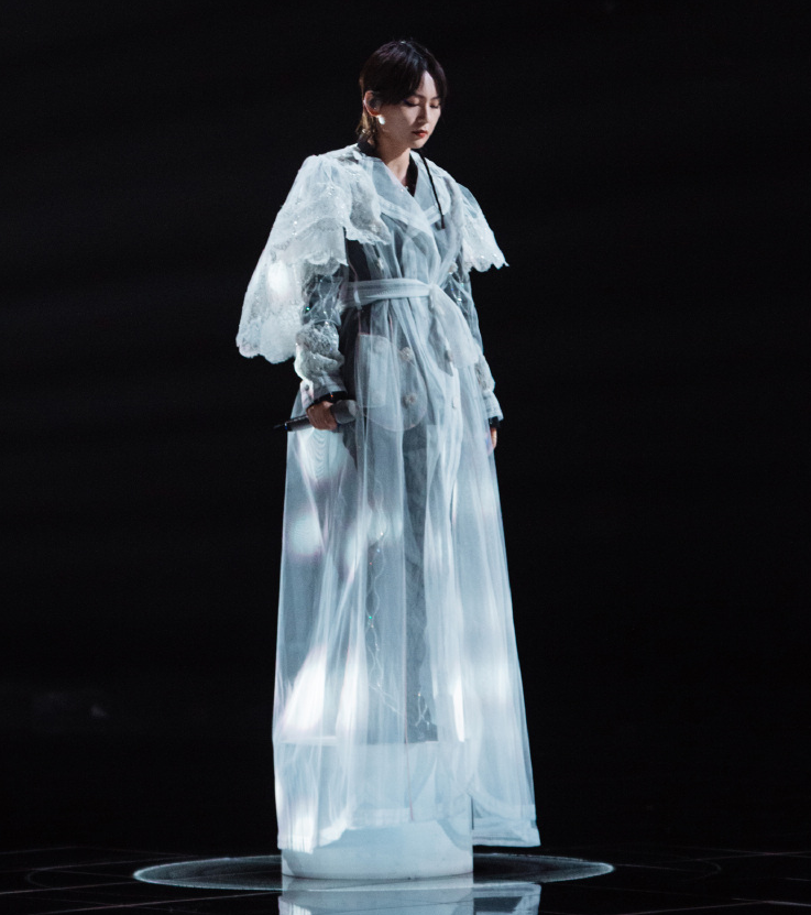 穿衣搭配|张柏芝美得惊艳，王鸥又美又撩，胡静从头到脚不到五百元