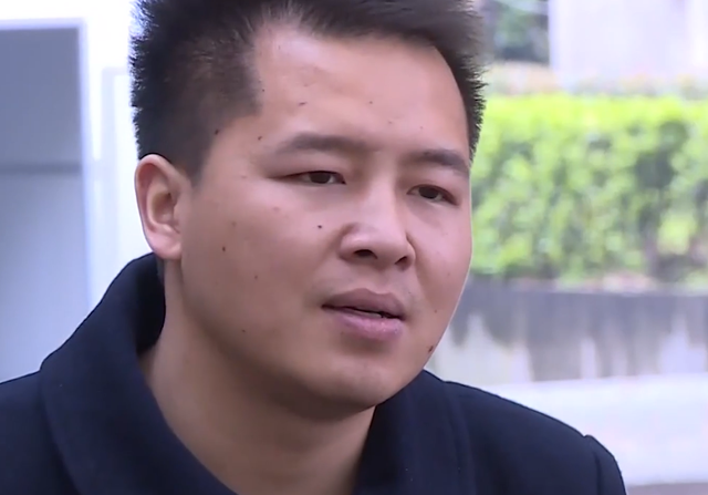 蓦然一牟 夫妻因从事遗体搬运，身边朋友都敬而远之，妻子：正经赚钱也有错