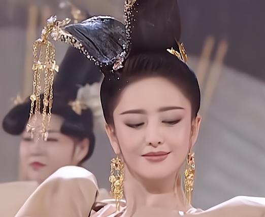 娱乐圈|新疆三美：一个无戏可拍，一个忍气吞声，一个被喊滚出娱乐圈