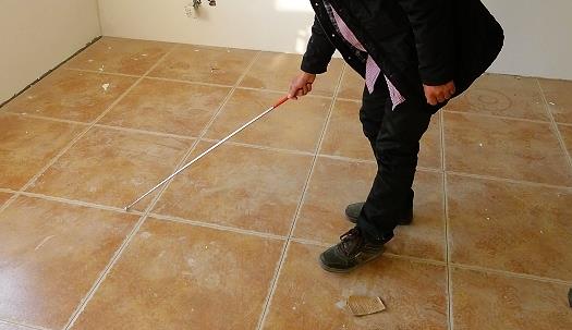 家里的地砖翘起来了,怎么办?什么原因造成的?两种原因要区分开