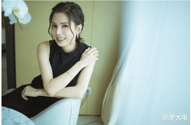 肖战|55岁李若彤脸垮了？再扮小龙女仙气全无，脸部暗黄状态极差！