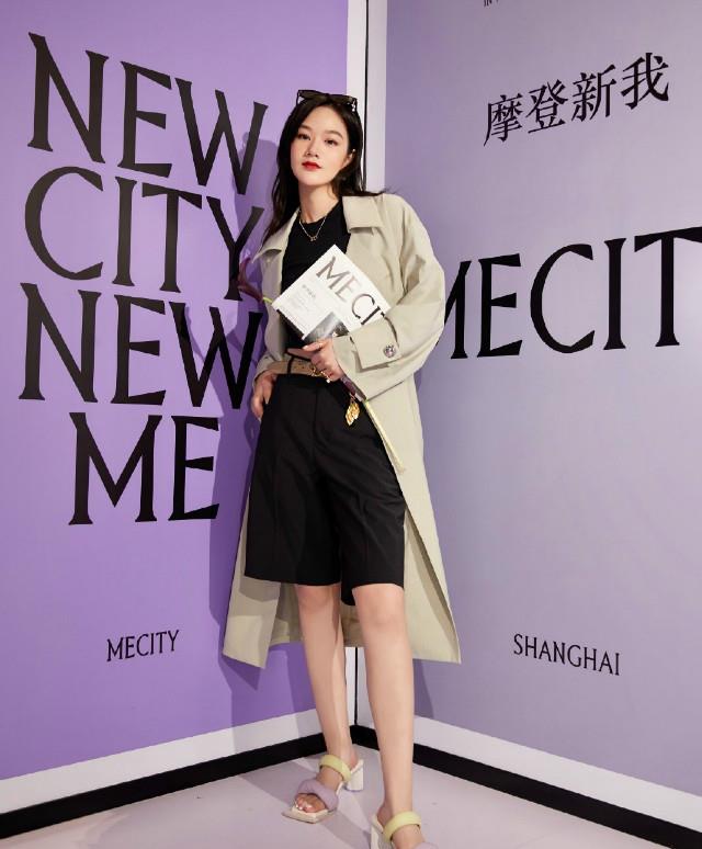 望江楼外楼|穿风衣时，不一定要配马丁靴才好看，今年这“4种”鞋更时髦合拍