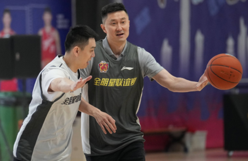 辽宁男篮|“京辽战”前瞻！北京队全员稍显放松，为何杨鸣说辽宁队吃亏了？