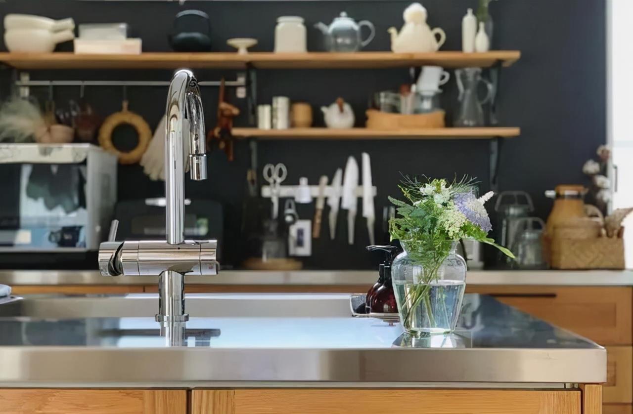 蔡宏志聊时尚 45岁日本太太的家，坚持极简生活，房间被布置得很治愈！