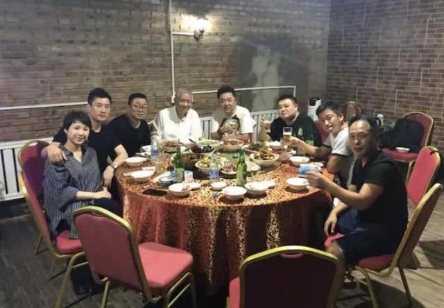 于谦|于谦的背景人脉，吴京也只能靠边坐，连郭德纲都得服气！