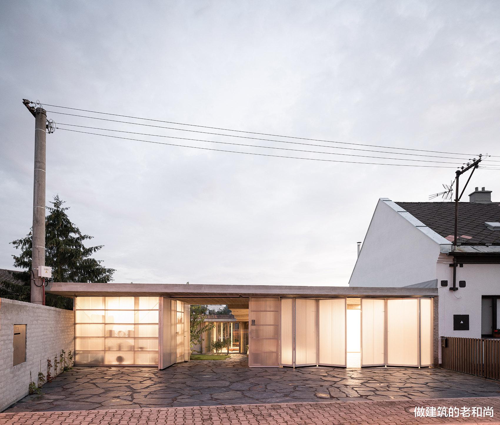 做建筑的老和尚 拆除两层联排住宅后，新建单层花园式住宅，生活空间生机勃勃