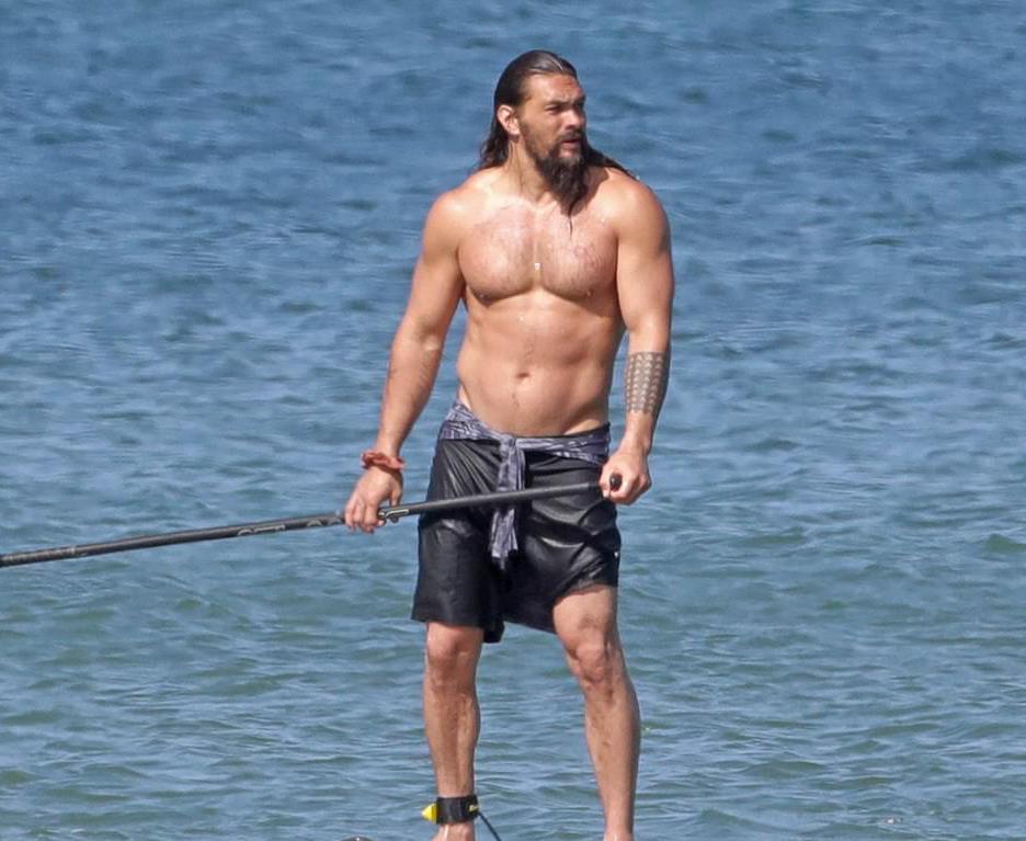 杰森·莫玛|“海王”夏威夷冲浪犹如轻功水上漂 傲人肌肉让人忍不住想摸一把