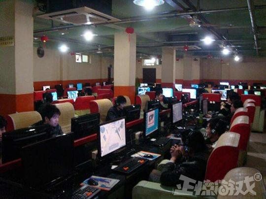 网吧|忘记上厕所去玩游戏，游戏战况突变玩家憋到爆，留下终身悔恨